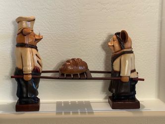 Pig & Maid Schulpture