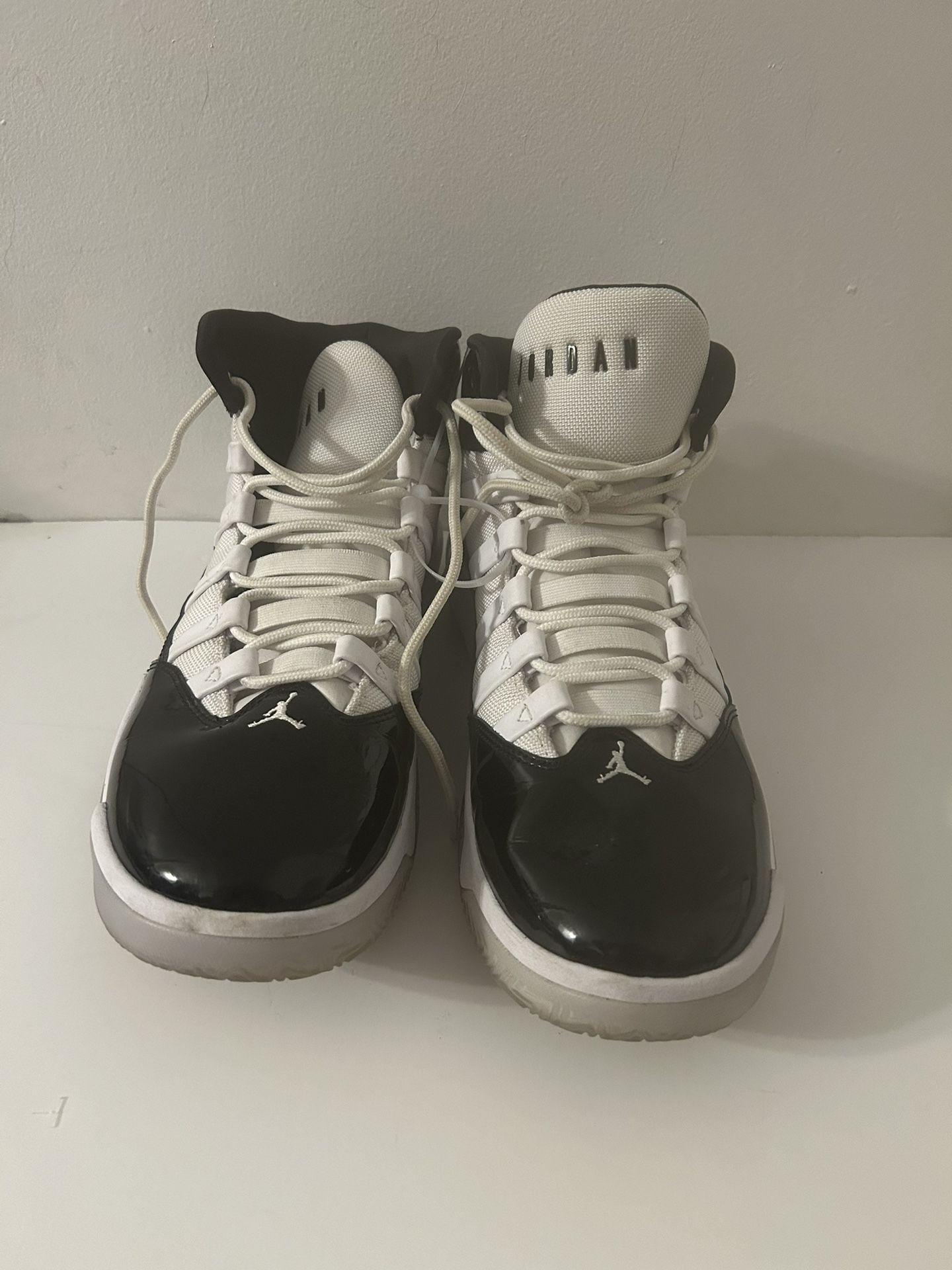 Air, Max Jordan, aura, black and white size 12 shoes