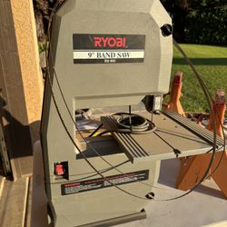 Ryobi 9 Inch Bandsaw With Extra Blade