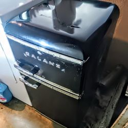 3'1" Retro Mini Refrigerator with Freezer