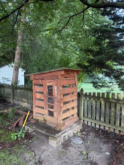 Three-Level Chicken Coop / Quail Enclosure – Heavy-Duty Pallet Build
