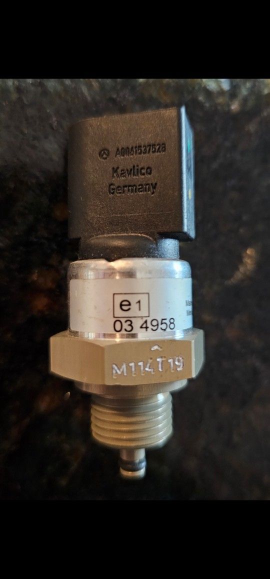 Kavlico Germany A00(contact info removed)8 Mercedes-Benz Oil Pressure Sensor