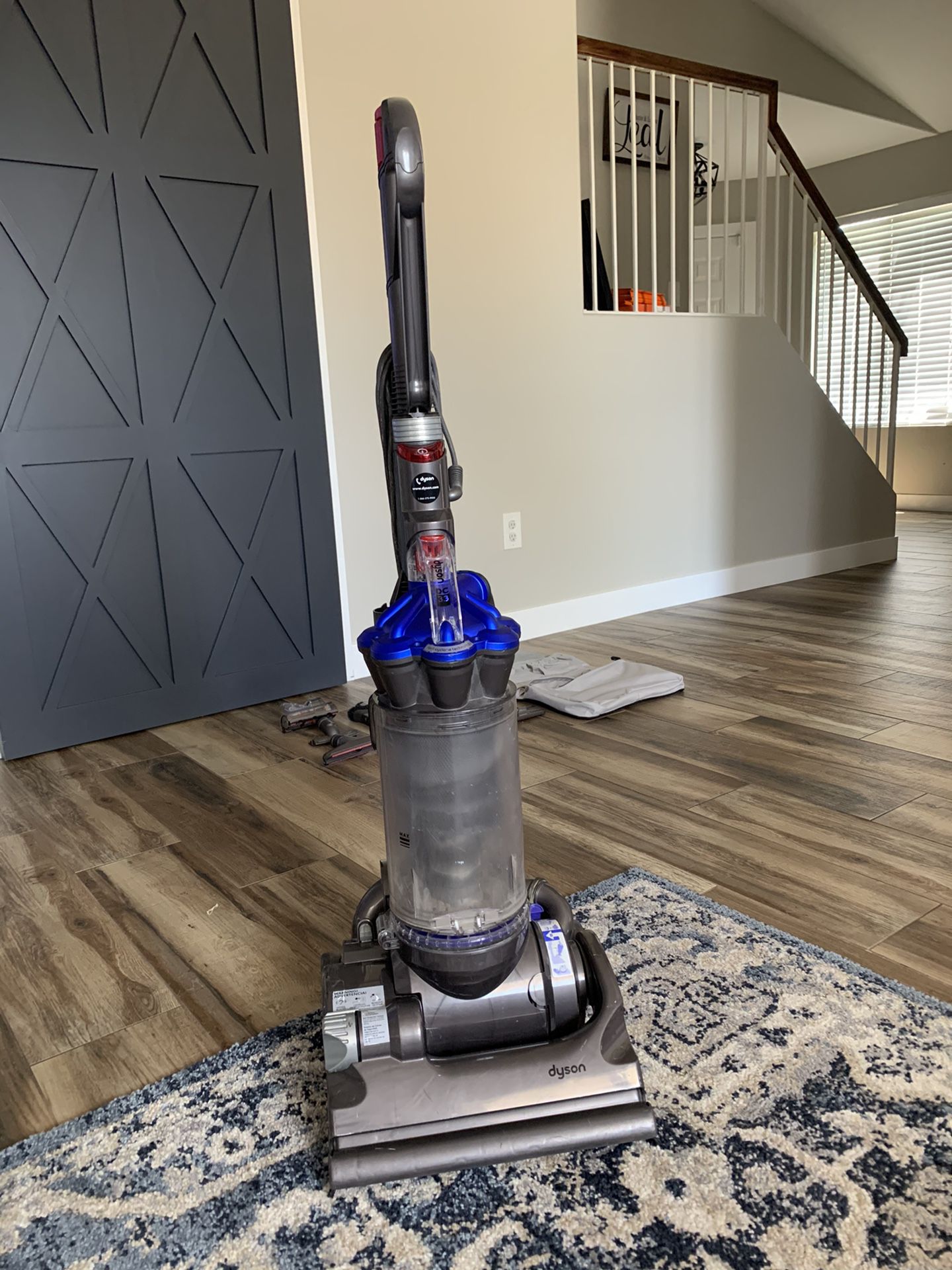 Dyson Bagless Vacumn with attachments