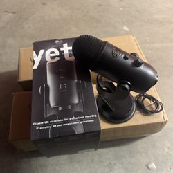 Blue Yeti Blackout Professional Microphone 