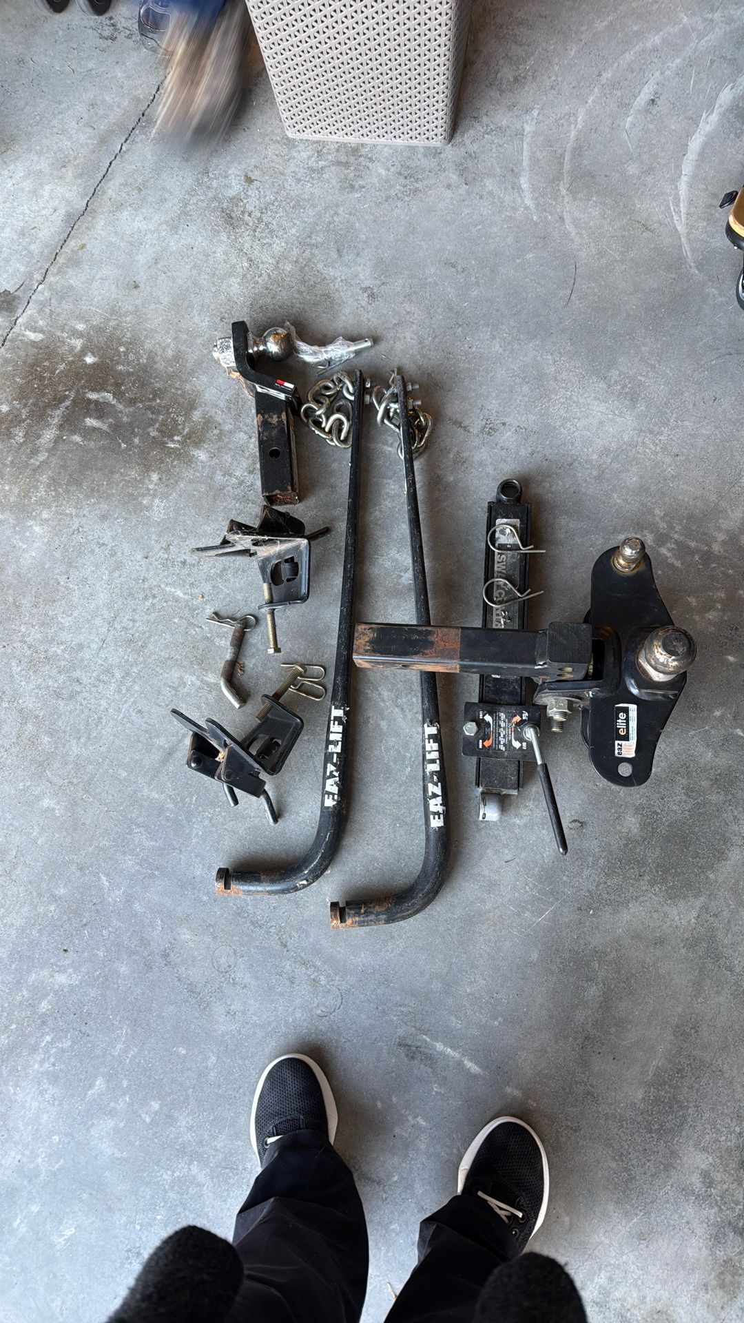 EAZ-LIFT Hitch Leveling System