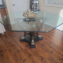 Dinning Table With Very Good Cushioned Chair Comforterable 