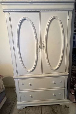 White 2 set dresser
