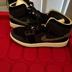 Kids Nikes  Size 6y