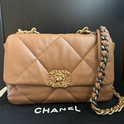 Chanel 19 Small Quilted Flapbag Rare Caramel Brand New 