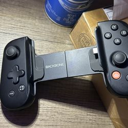 Backbone Pro Black Controller: USB-C & Bluetooth Game Controller
