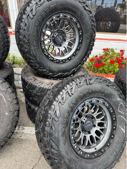 Vendo set de rines nuevos 17x9 de ancho de 6-139.7 lugs con llantas 315/70/R17 instacion y balance gratis 🚗🚗