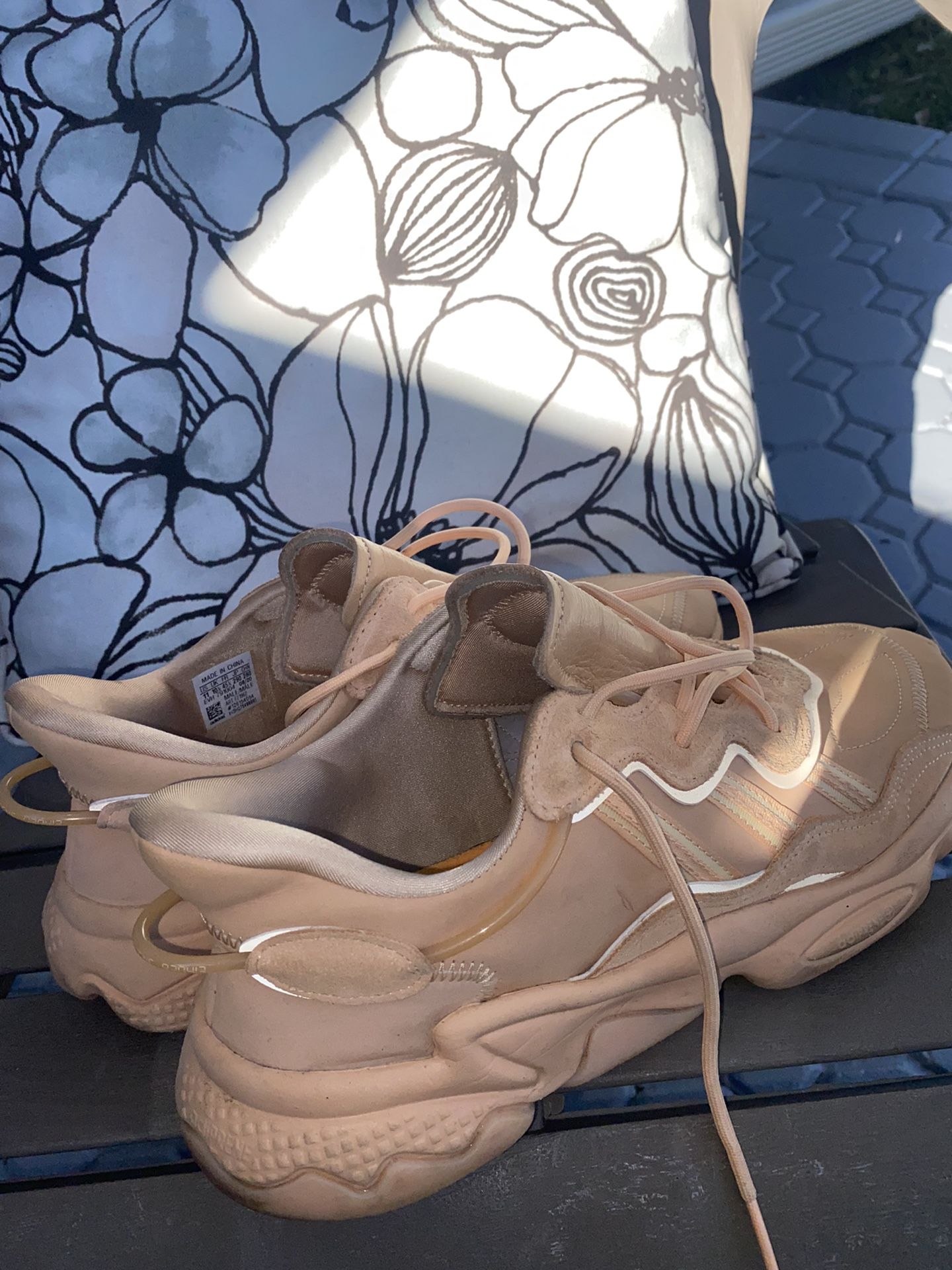 Adidas Ozweego “GLOW ORANGE” Size 11 Men’s