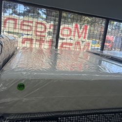 QUEEN SIZE TEMPURPEDIC MATTRESS & BOX SPRING BED SET