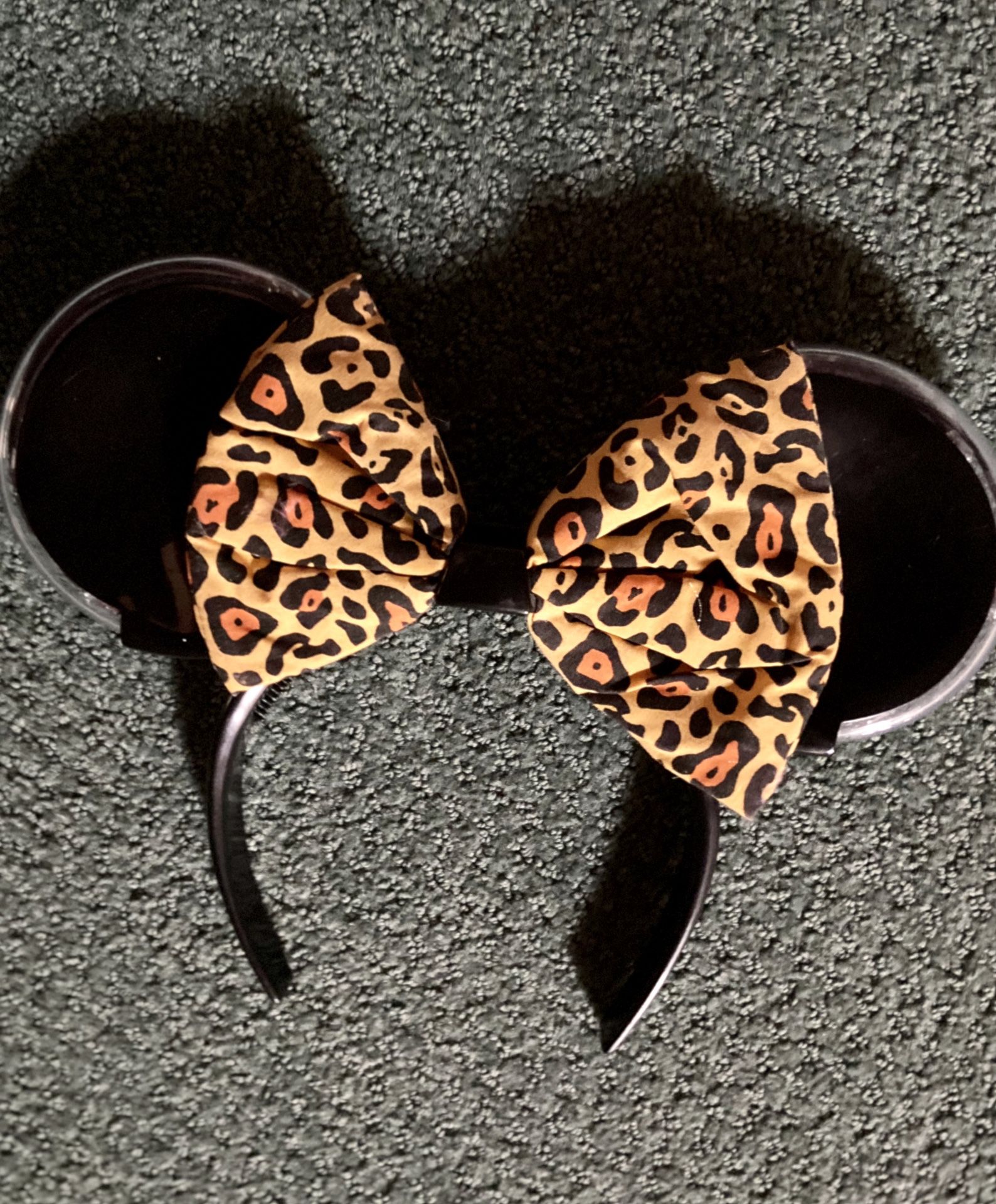 Disney Minnie Mouse Cheetah Ears Light up Headband! #disney #halloween #minniemouse #lightup #costume