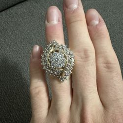 14k yellow gold woman’s 4 carat diamond ring!