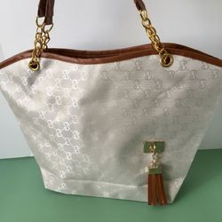 EE White Handbag 