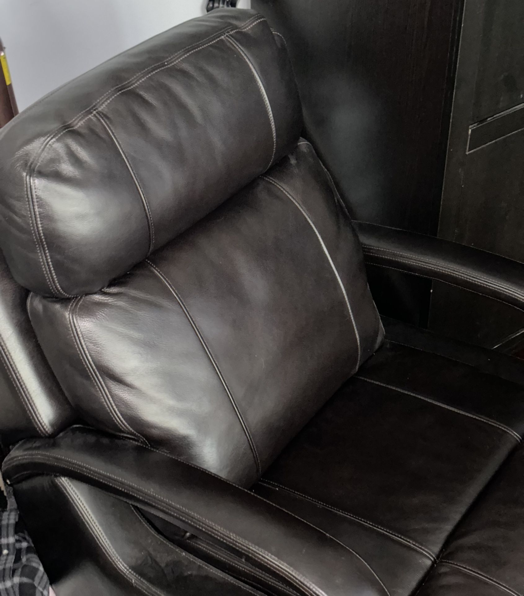 2 Leather Recliners