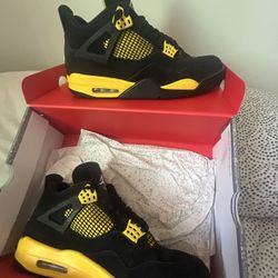Jordan 4 Yellow Thunder Size 11 Used 