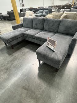 SECTIONAL SOFA 