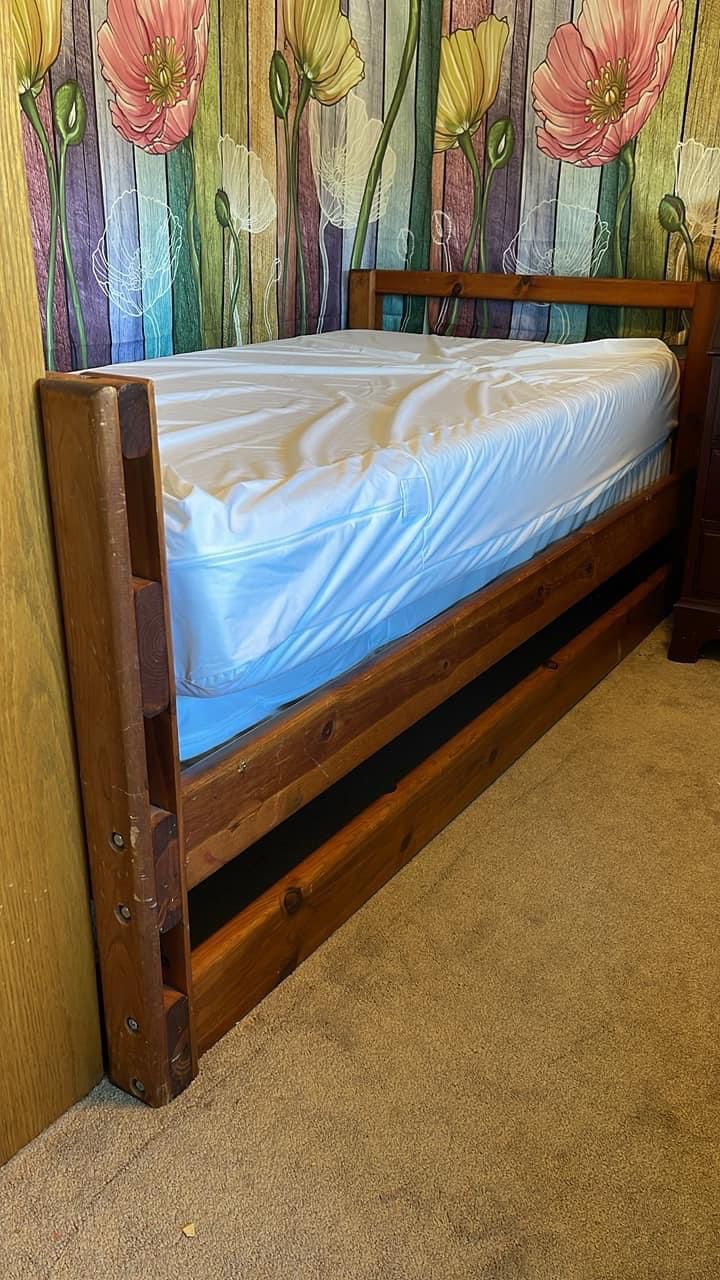Free Complete Twin Bed.  Pending Pickup 