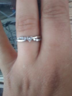 Size 8 Wemons. Dimonheart Shape Dimond In Middle.  An Little Dimonds On  Sides