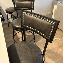 4 Counter Height Bar Stools 