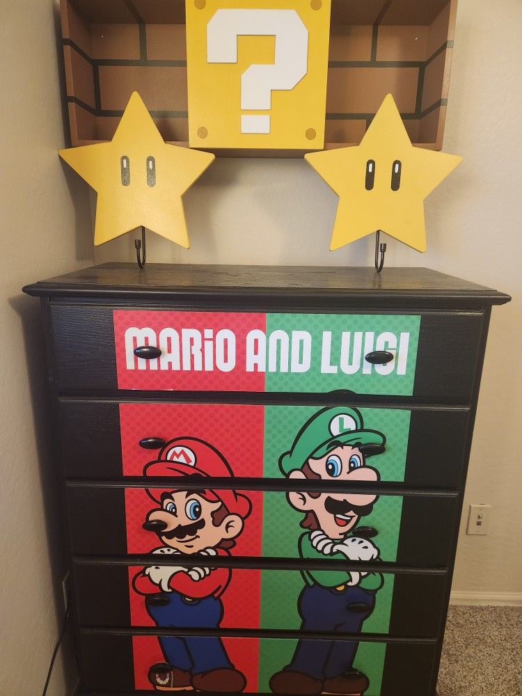 MARIO & LUIGI 5 Drawer Dresser & Wall Decor