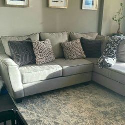 Available Set Couch For Sale