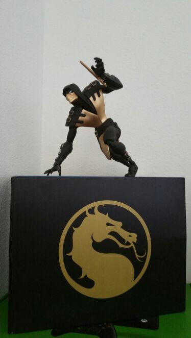 Mortal kombat x scorpion statue