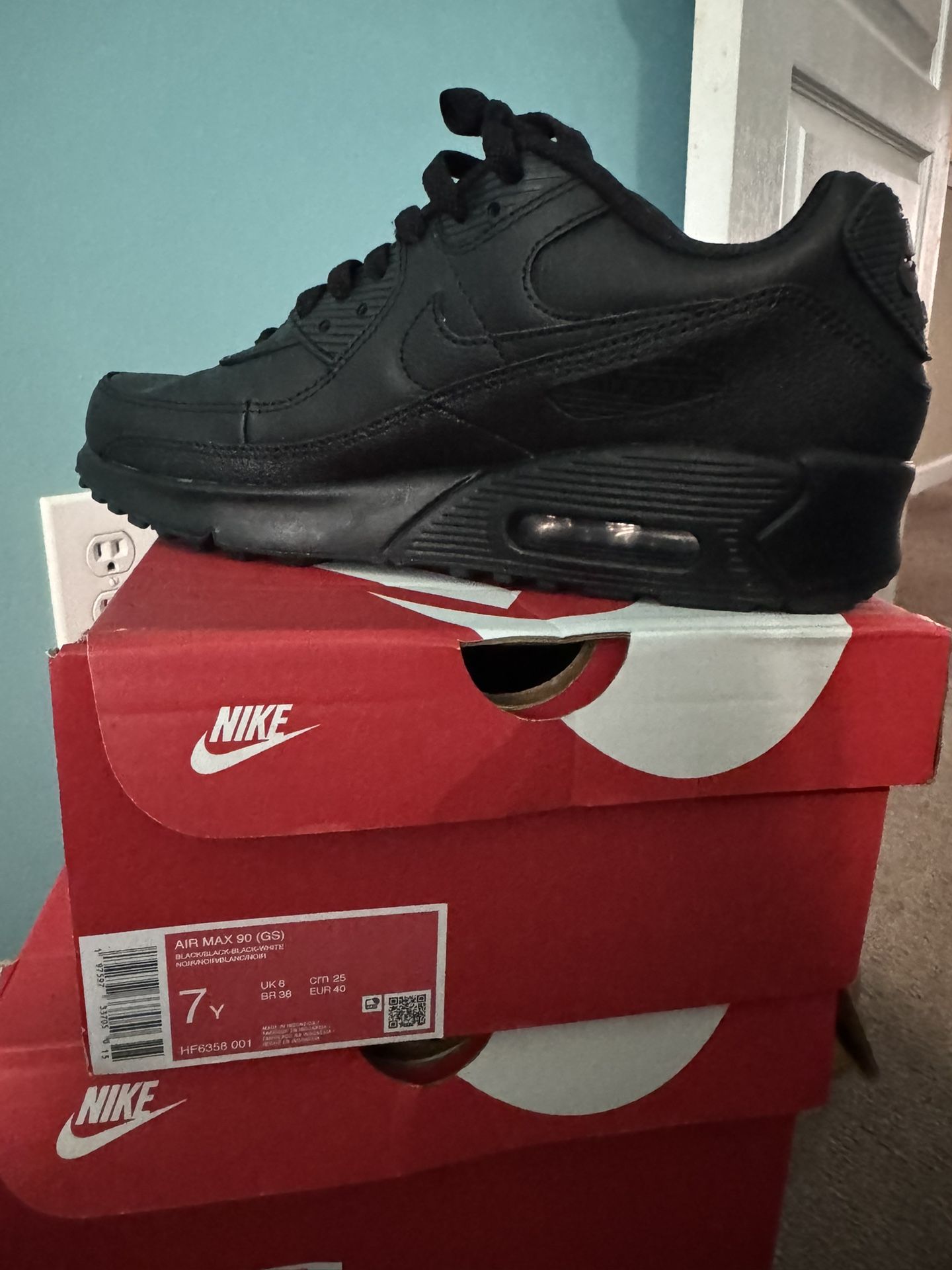 Black Air Max 90 - size 7 (GS)