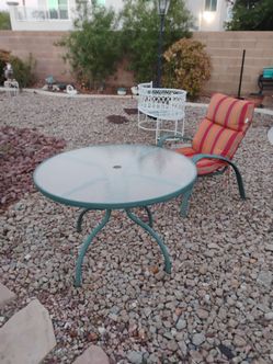 Round Metal & Glass Patio Table w/ 3 Chairs (NW 89128)