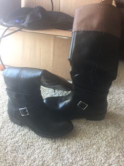 Women’s boots size 9