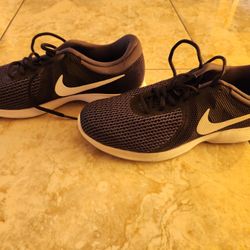 Nike Black & White Tennis Shoes Size 10