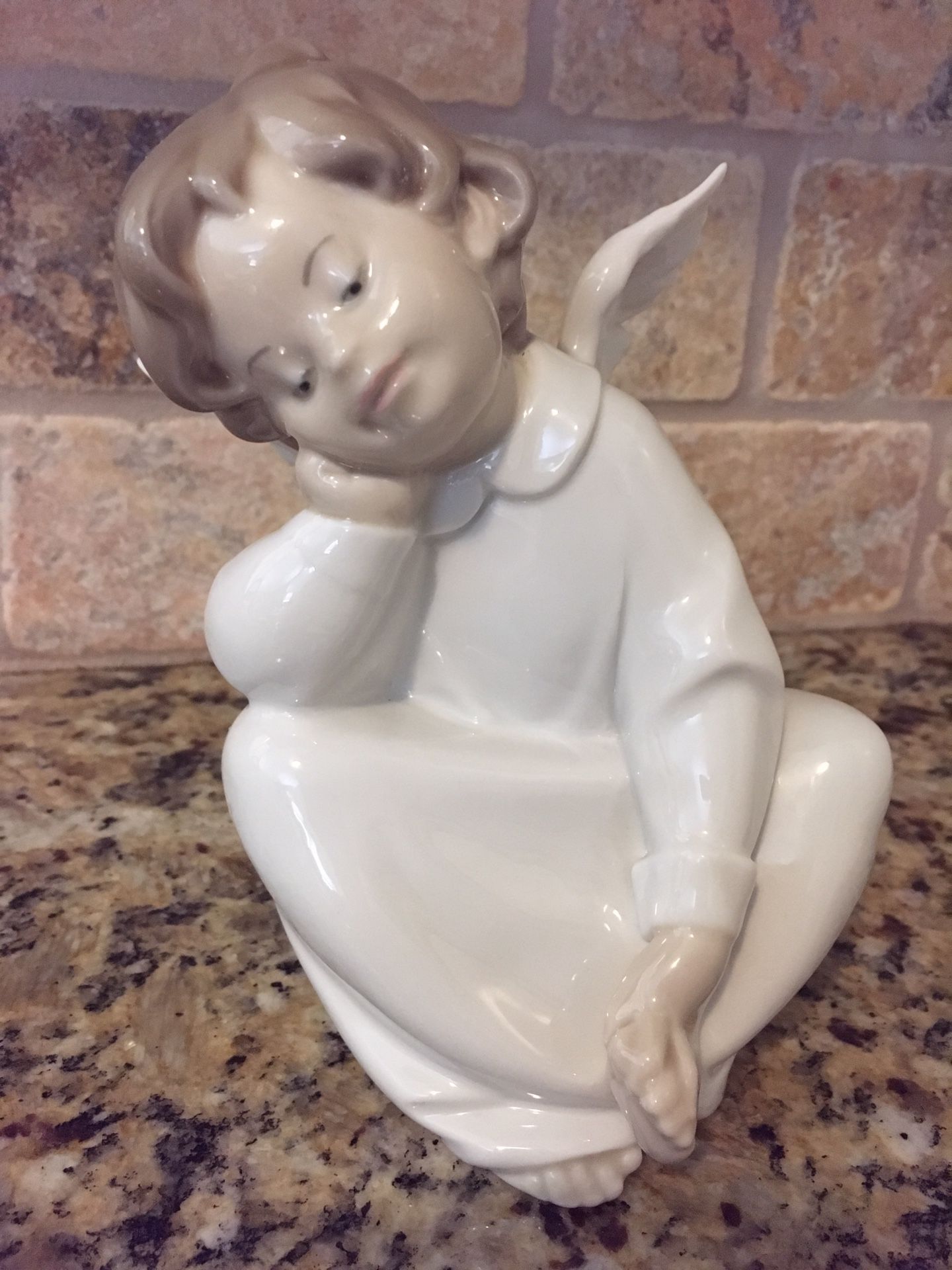 Lladro “Angel Dreaming” Figurine