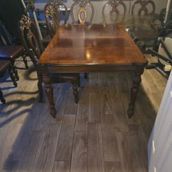 Dining Room Wooden Table W/leaf And 8 Chairs