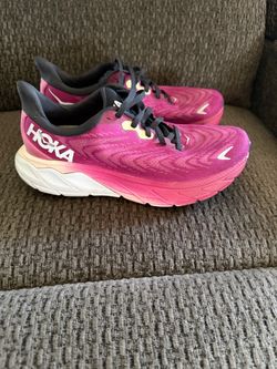 Hoka one Arahi tennis shoes size 7B