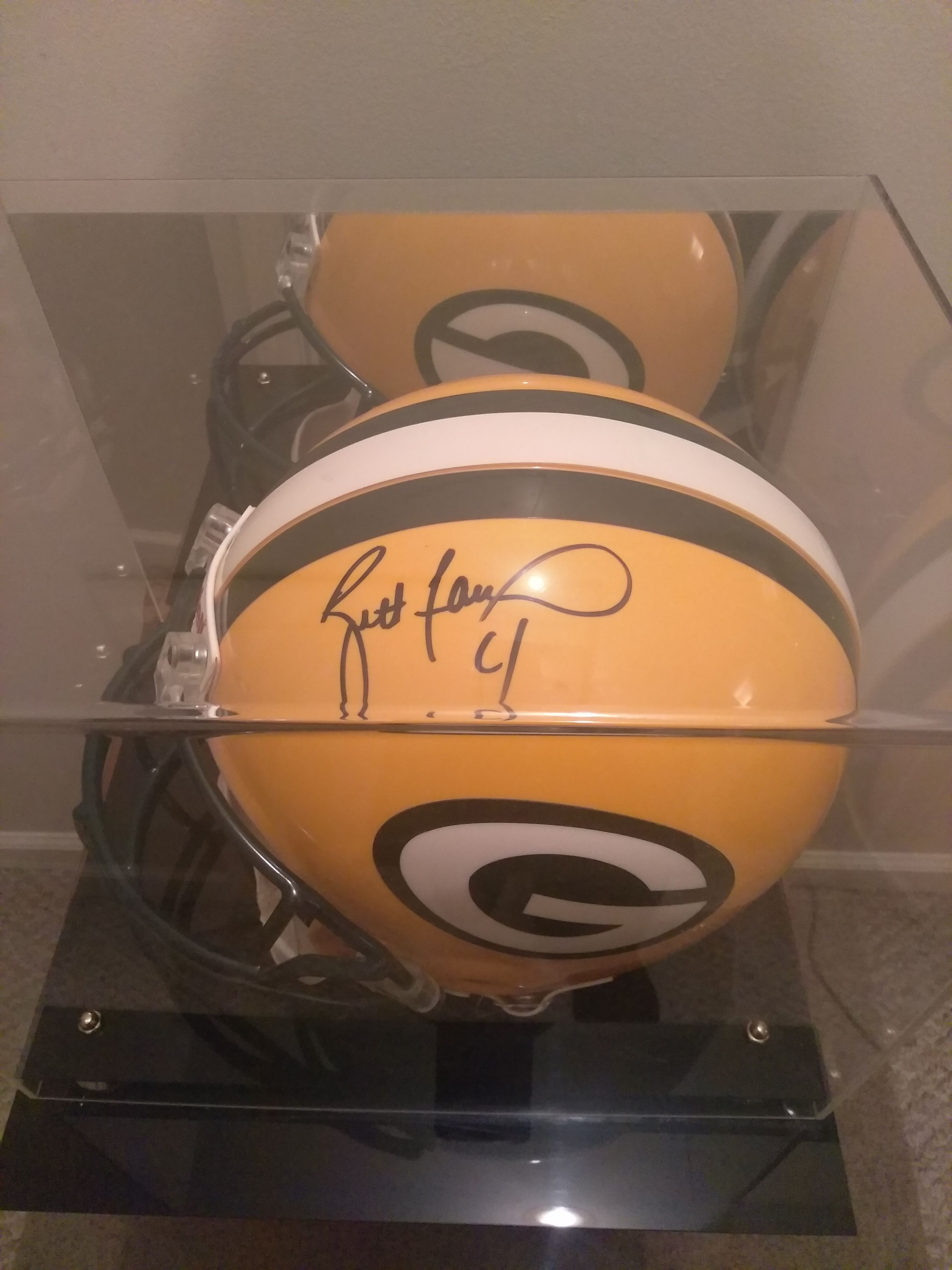 Brett favre authentic signed riddell pro line helmet in mirrored case with certificate of authenticity