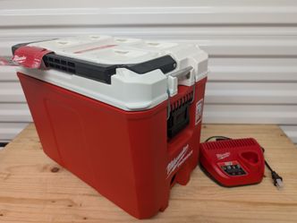NEW Milwaukee Packout Compact Cooler & M12 Charger