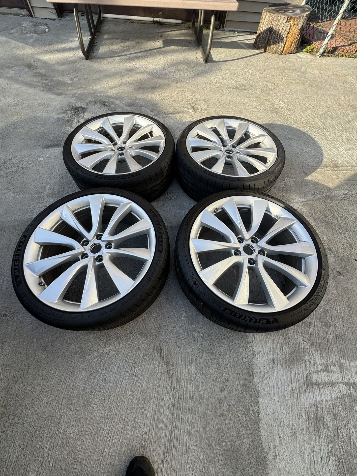 Tesla Wheels 20s 5x114