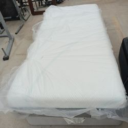 Twin Tempurpedic Pro Adapt Medium Mattress And Box Spring 