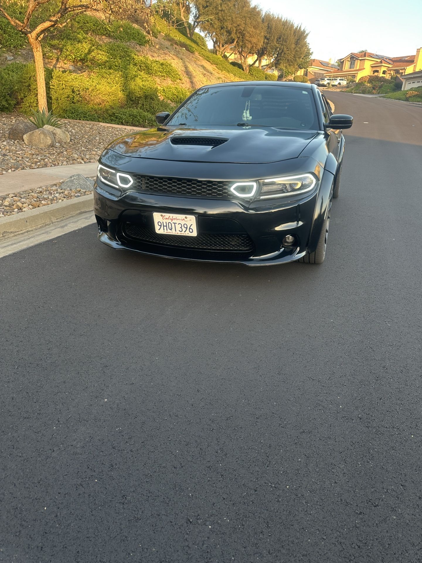Description 2021 door charger GT salvage title new tire a new battery registration to 2026 mile 46000 Original colour silver I change the colour to bl