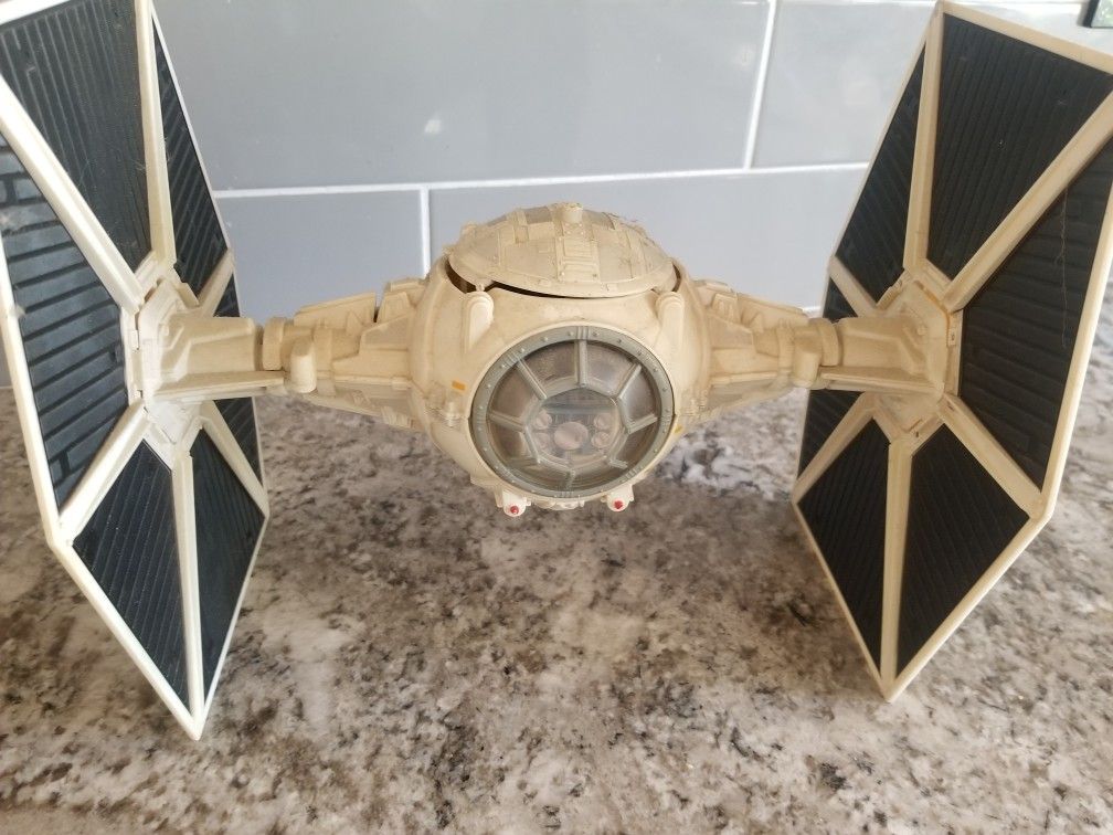 Star Wars 2003 White Imperial Tie Fighter - The Legacy Collection -With Pilot