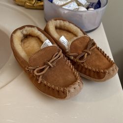 L.L. Bean kids slippers