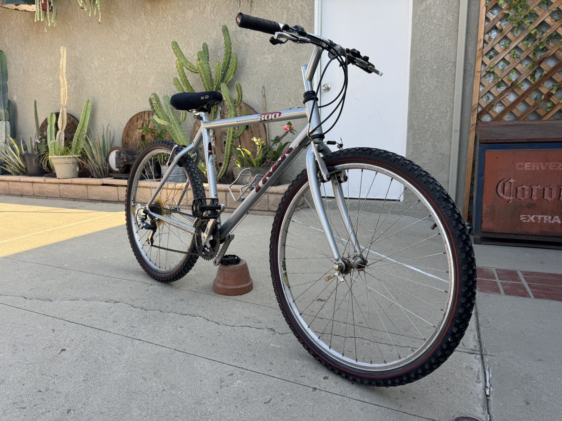 Trek 800 Mountain Bike
