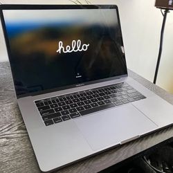 MacBook Pro 15” Touchbar 32GB i7 Adobe Photoshop Adobe Illustrator Adobe inDesign Office ⭐️⭐️⭐️⭐️⭐️