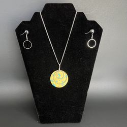 Fashion Costume 32” Necklace With A Multi Colored Pendant & Earrings Jewelry