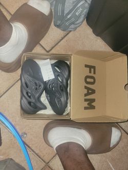 Foam Runners Sz 9k 
