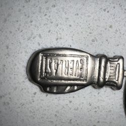 Neckless Boxing Glove 