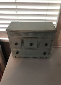 Jewelry box