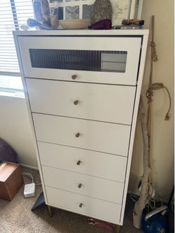 Tall dresser - great condition